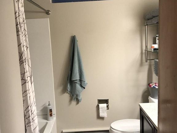 5th image of 1806 Green St