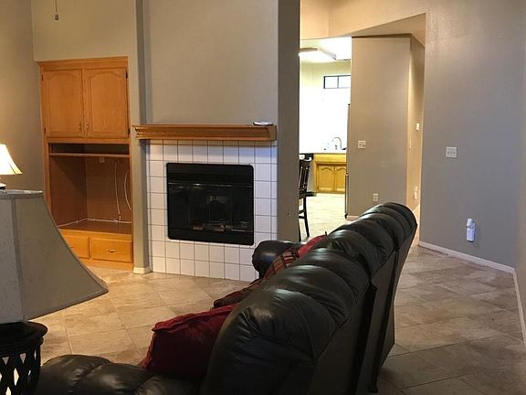 Livingroom/fireplace/built-in ent. cab.