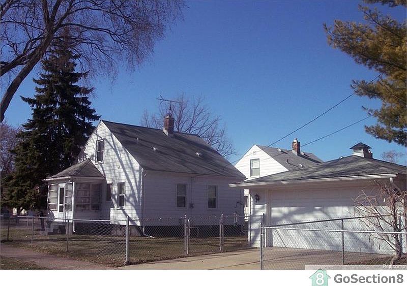 2nd image of 19358 Beaconsfield St