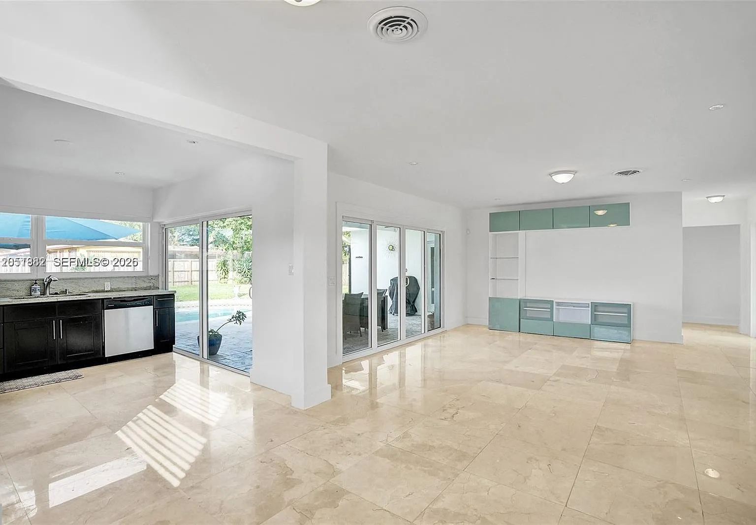 3 bed, 2.0 bath, 1287 sqft, $3,500 — Photo 3