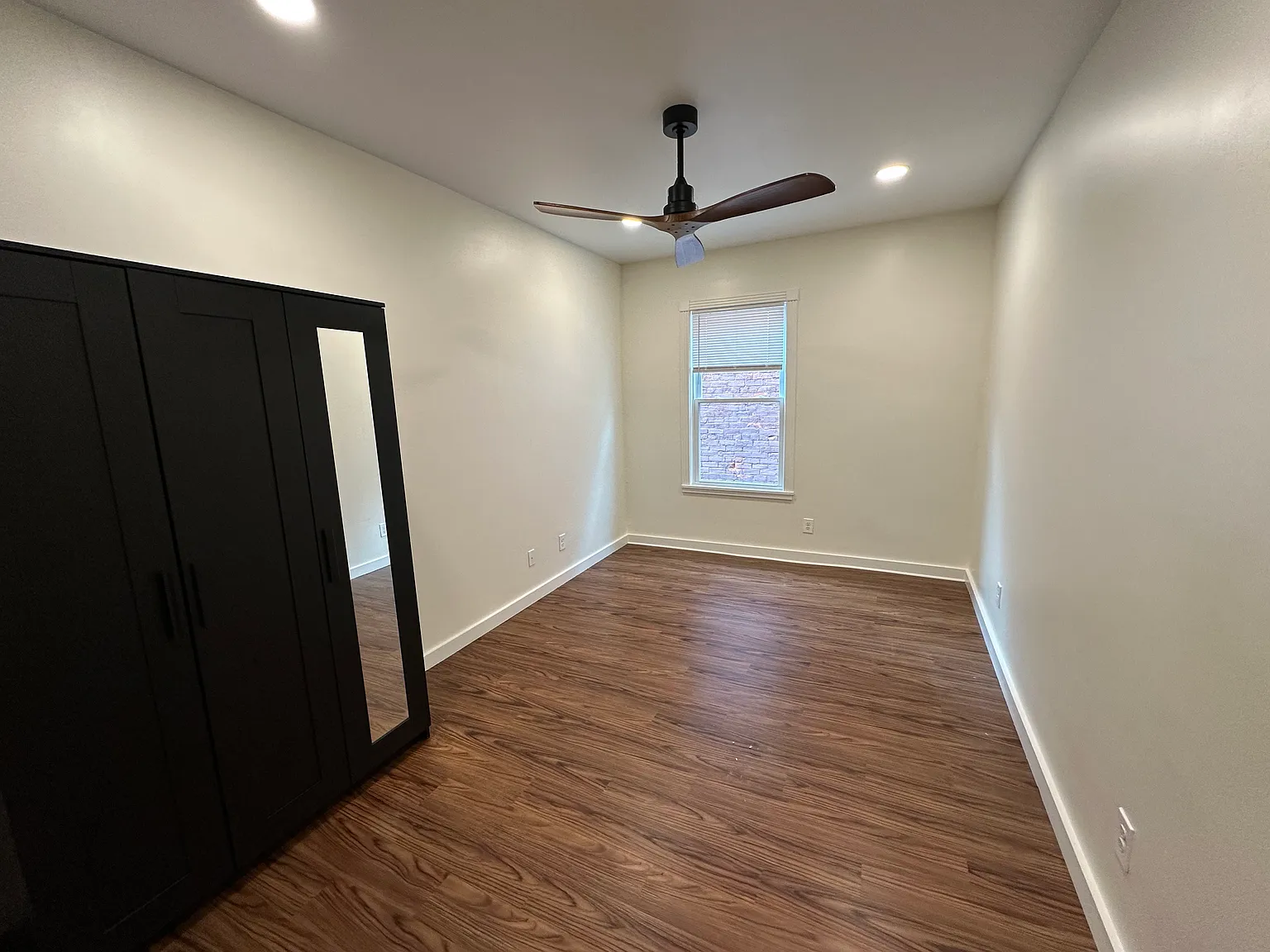 4 bed, 1500 sqft, $3,195 — Photo 3