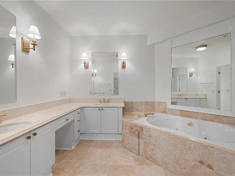 3334 Peachtree Rd NE #1902 — Photo 28