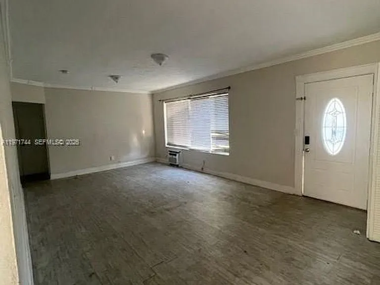 121 NE 169th Ter — Photo 10