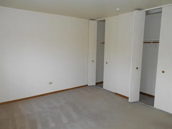 Pebblewood Court Apartments — Photo 3