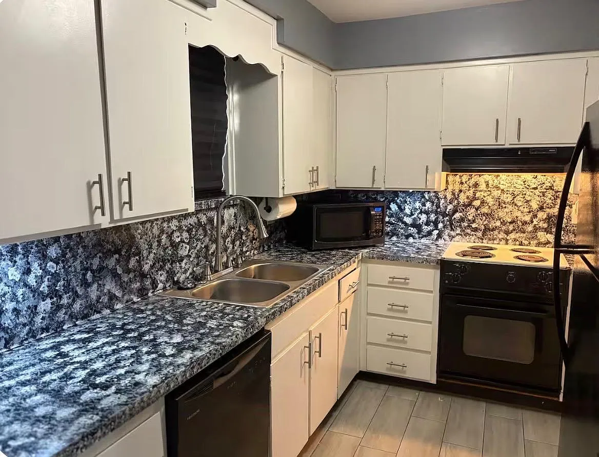 2 bed, 2.0 bath, 1180 sqft, $1,165 — Photo 3