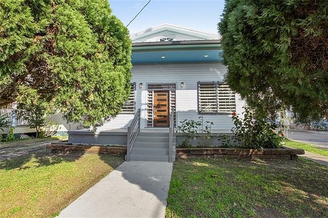 1st image of 2401 Robert St