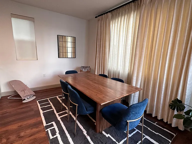 Dining (1st floor)