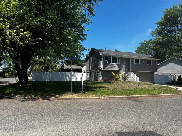 105 barber, Brentwood, NY 11717