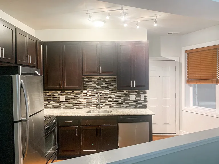 3340-42 N. Marshfield Ave. — Photo 3