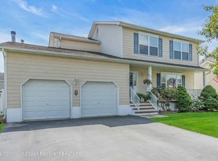 18 Abraham Dr, Howell, NJ 07731