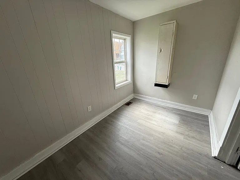 1421 Long Ave — Photo 18