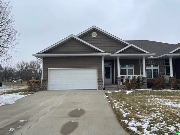 112 Brookline Trl, Dakota Dunes, SD 57049