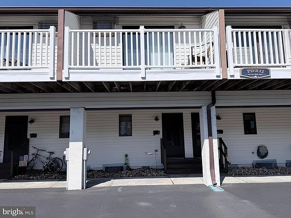 3rd image of 616 Salt Spray Rd Unit 6