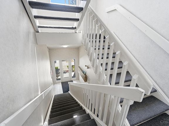5th image of 610 Carrington Place