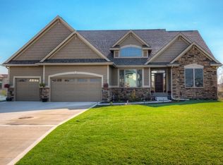 7405 NW 107th St, Johnston, IA 50131