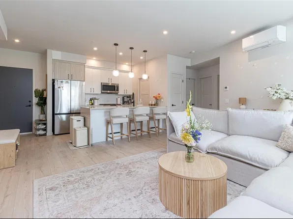 958 Pharoah Mews #401, Langford, BC V9B 6W6