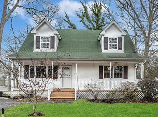 275 McKinley Dr, Mastic Beach, NY 11951