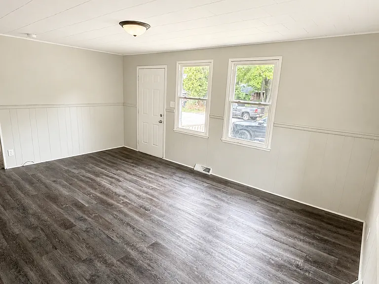 207-209 Daniels St #1 — Photo 1