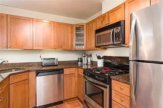 420 Jefferson St #3B — Photo 4