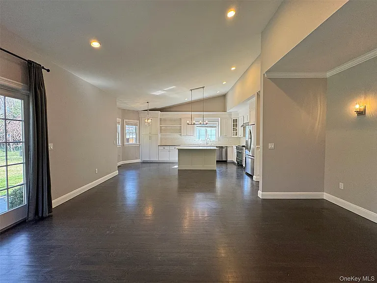 1019 Grove St — Photo 5