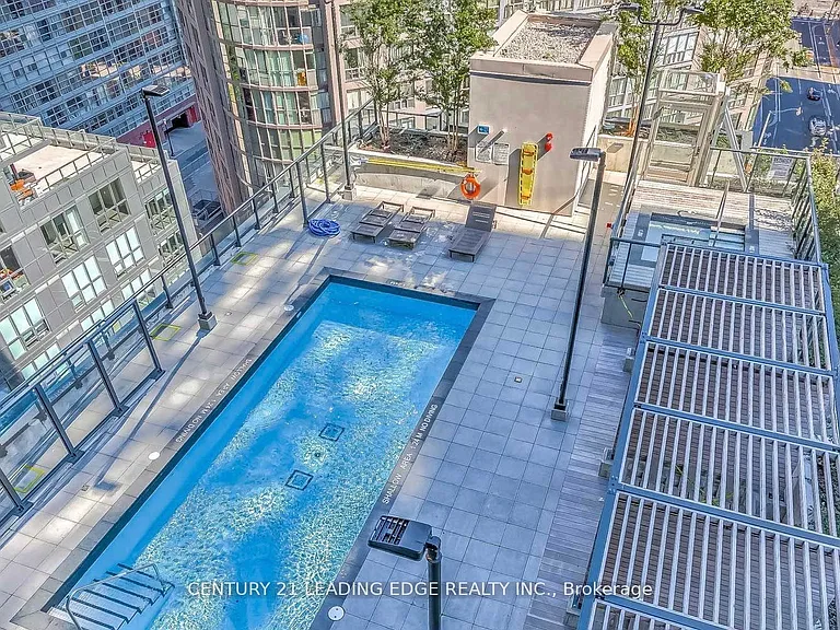 955 Bay St #913 — Photo 20