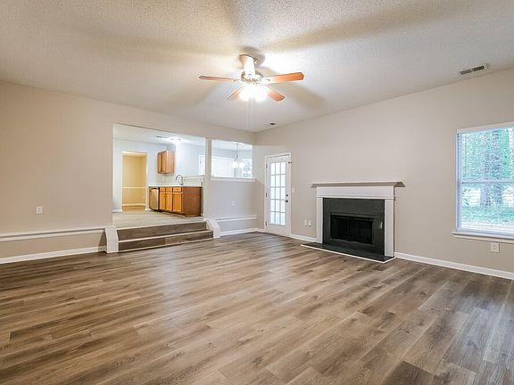 5th image of 146 Edison Dr