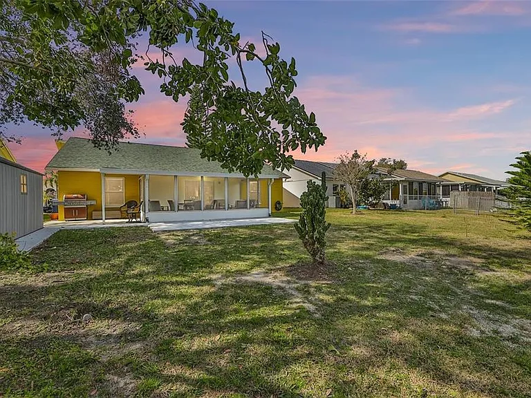 128 Lookout Dr — Photo 2