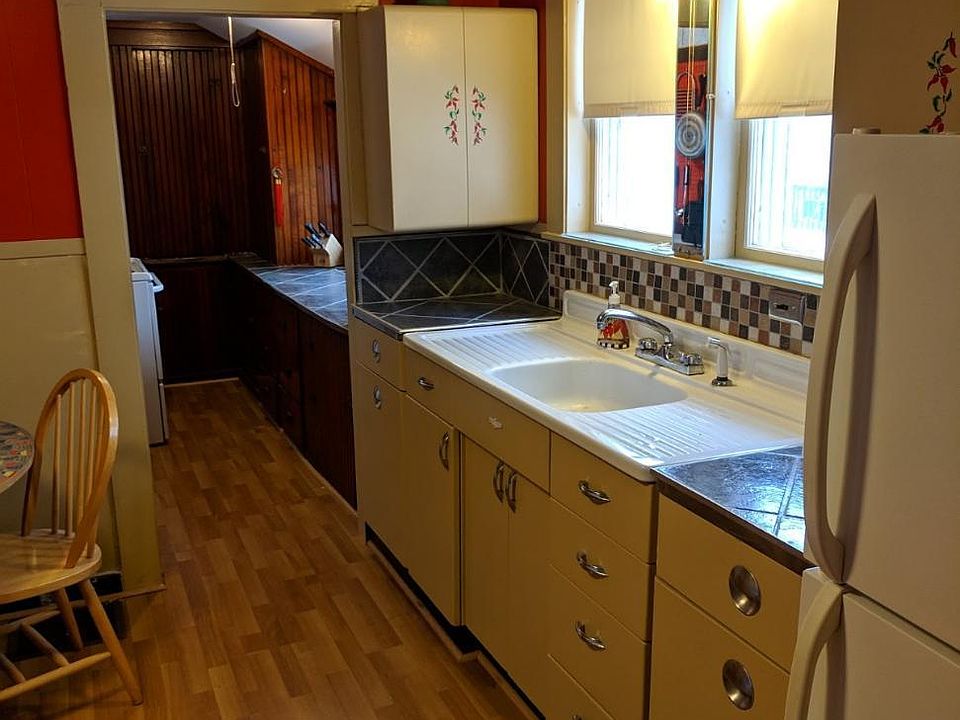 2nd image of 141 S Main St #1