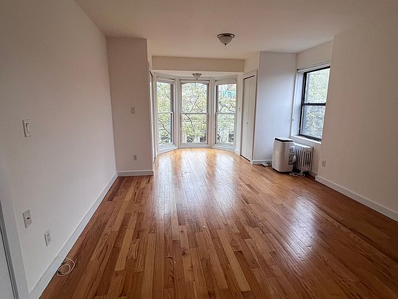 4th image of 20 Sidney Pl APT 3B