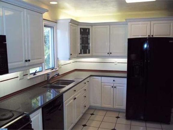 3rd image of 29 Continental Ln