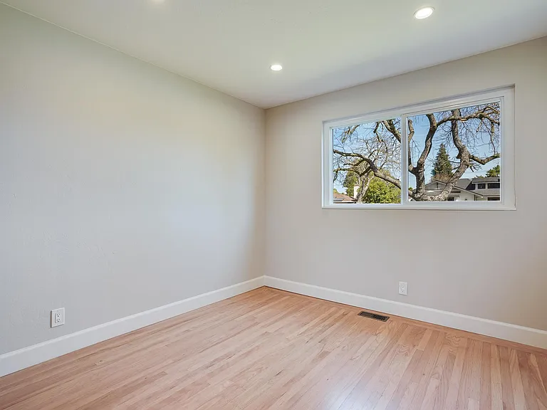 1490 Holt Ave — Photo 20