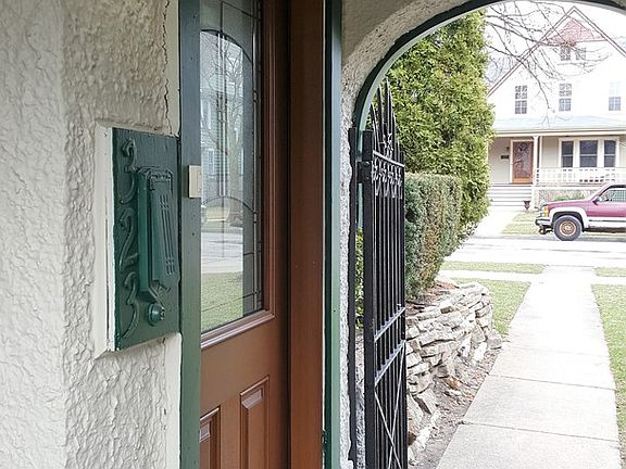 3rd image of 323 S Grove Ave