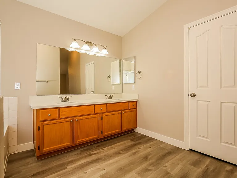 5616 Red Bluff Dr — Photo 11