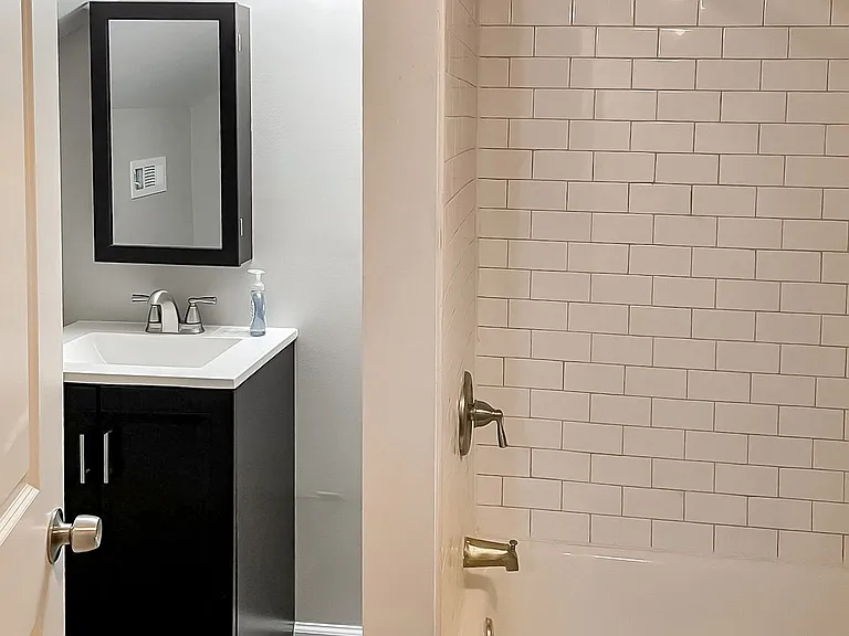 Shared full bathroom