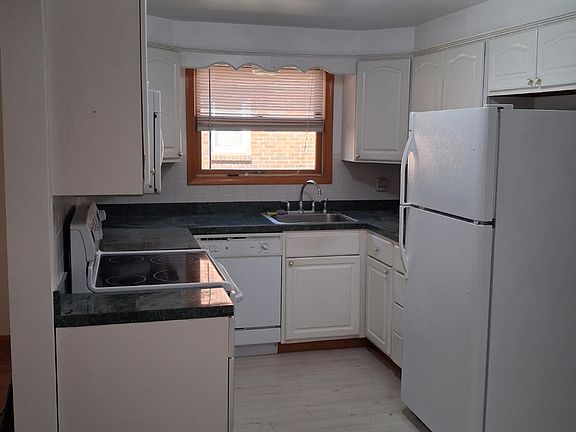 5th image of 24 Stoneleigh Ave
