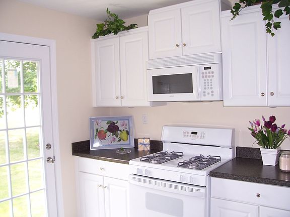CRISP WHITE CUSTOM APPLIANCED KITCHEN