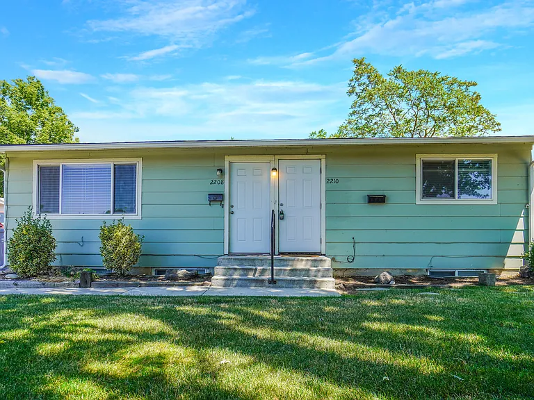 2210 S Owyhee St — Photo 1