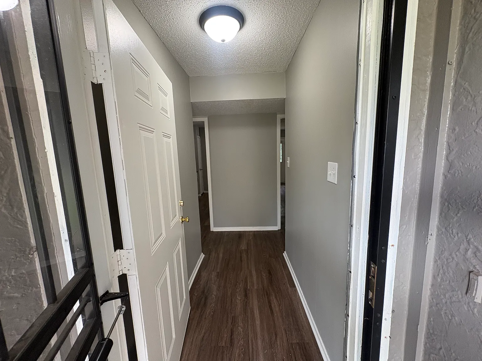 Renovated 4-Bedroom 2 Bathroom Home — Photo 2