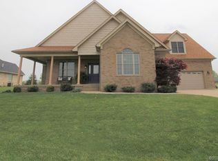 169 Willowshore Dr, Scottsburg, IN 47170