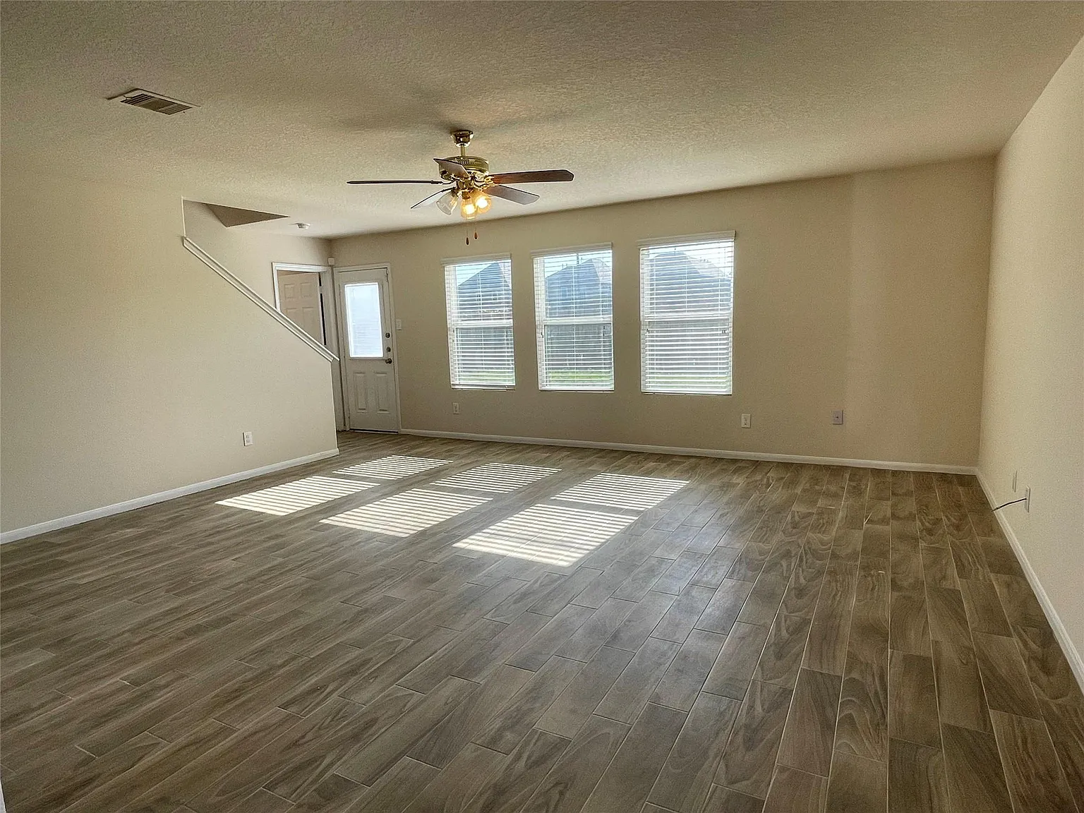 5 bed, 2.5 bath, 2675 sqft, $2,150 — Photo 4