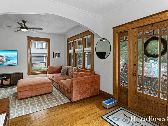 4th image of 321 Diamond Ave SE