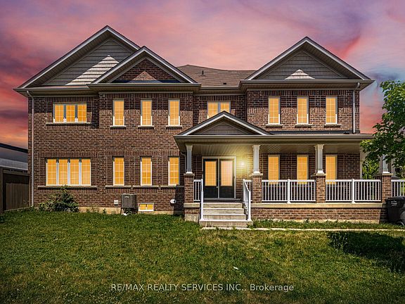 3rd image of 144 Baffin Cres