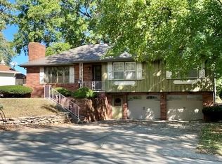 4907 Briarwood Ln, Saint Joseph, MO 64506