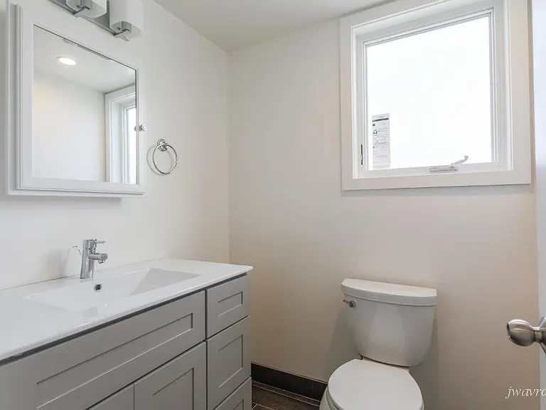 537 Valencia St #4 — Photo 11