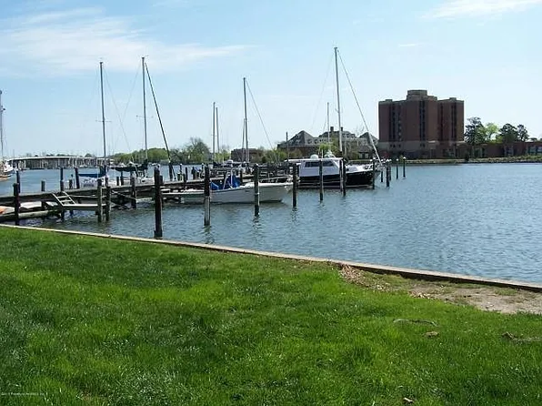 469 Bridge St, Hampton, VA 23669