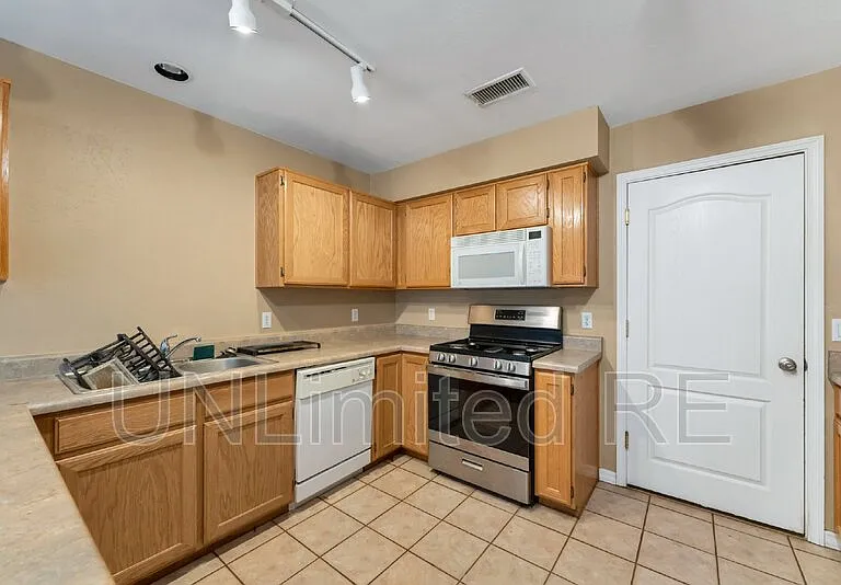 2433 S Seclusion Ln — Photo 11
