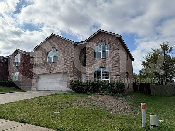 3rd image of 2429 Collier Dr