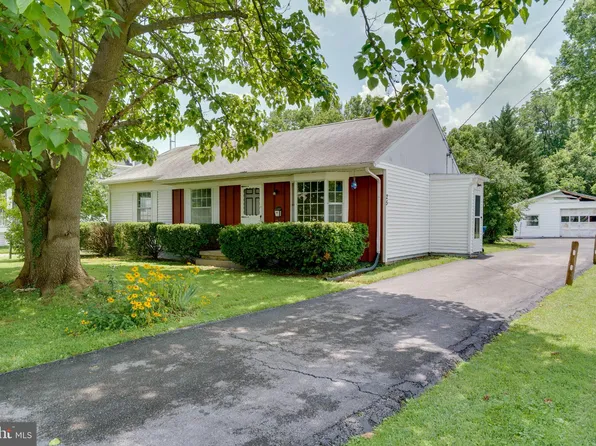 25 Byrd Ave, Berryville, VA 22611