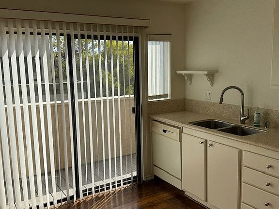 5th image of 3311 Caminito Eastbluff Unit 182