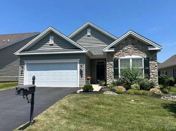 1006 Resolution Dr, Bethlehem, PA 18017